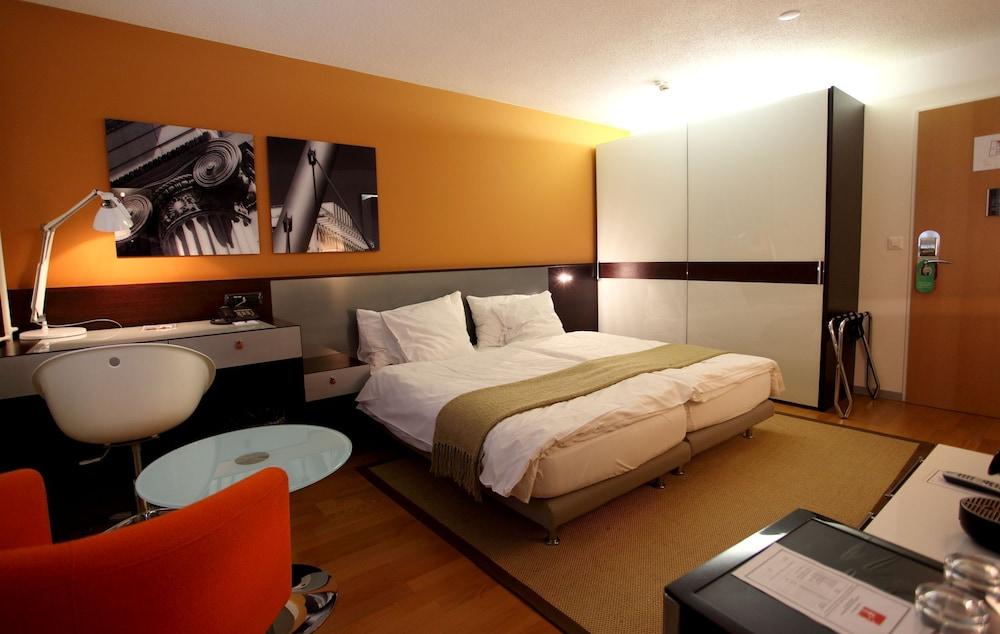 Design F6 3* Genf